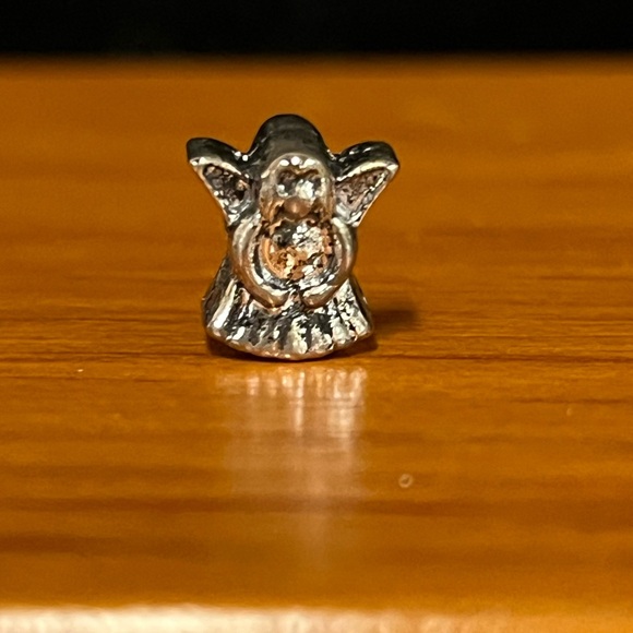 💕 3/$10 Angel Sliding Charm - Picture 4 of 5